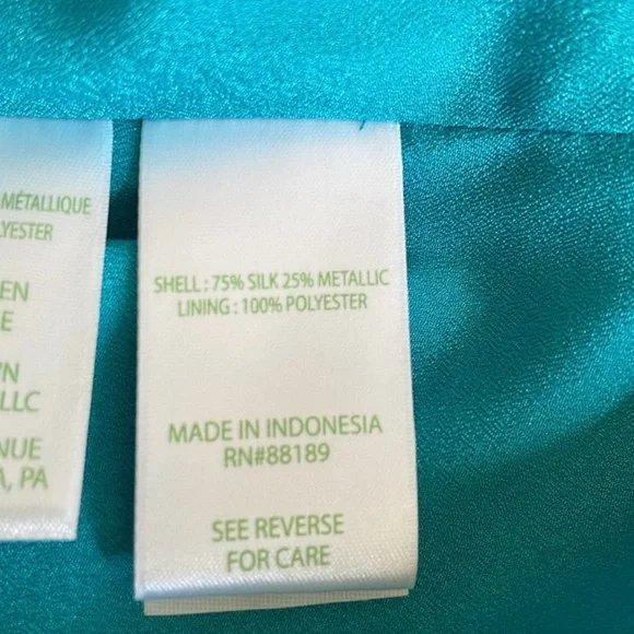 Lilly Pulitzer NWT Size XL Stunning Blue Patterned Sleeveless V-Neck Blouse Top - Picture 7 of 9